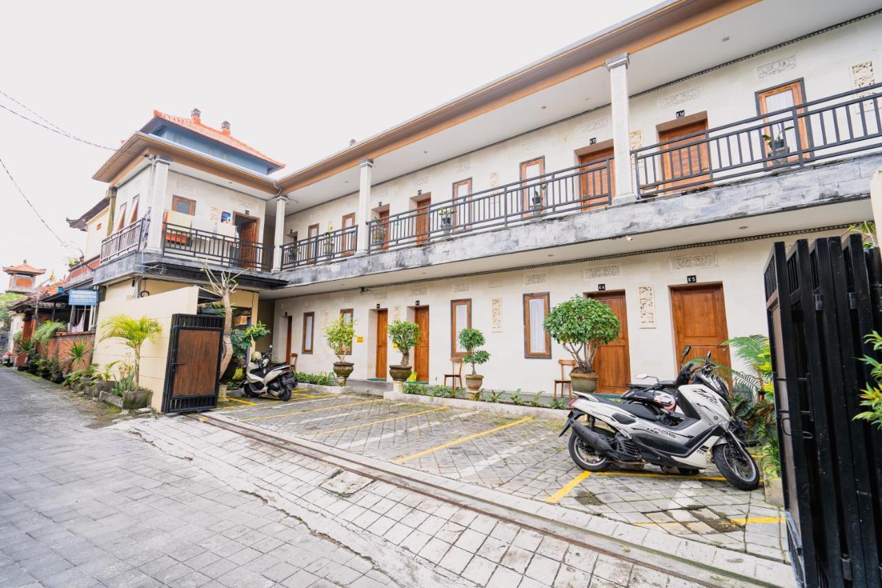 Guesthouse Cempaka Putih Seminyak  Exterior photo